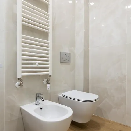 Azzo Gardino N9 Interno 4-2 아파트 *