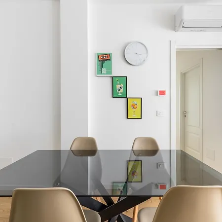 Azzo Gardino N9 Interno 4-2 아파트 *