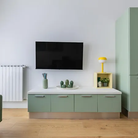 Azzo Gardino N9 Interno 4-2 Apartament