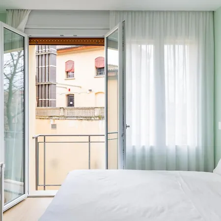 Azzo Gardino N9 Interno 4-2 דירה